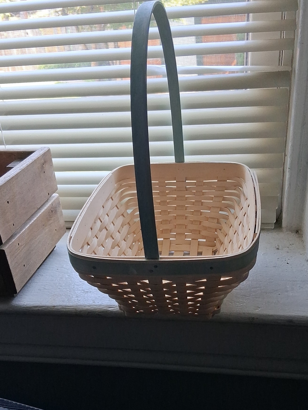 2002 Longaberger Natural Basket with Blue Trim and Handle 5 Tall / 10/ 8 Wide